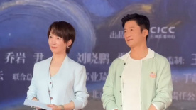 孩子玩母乳视频